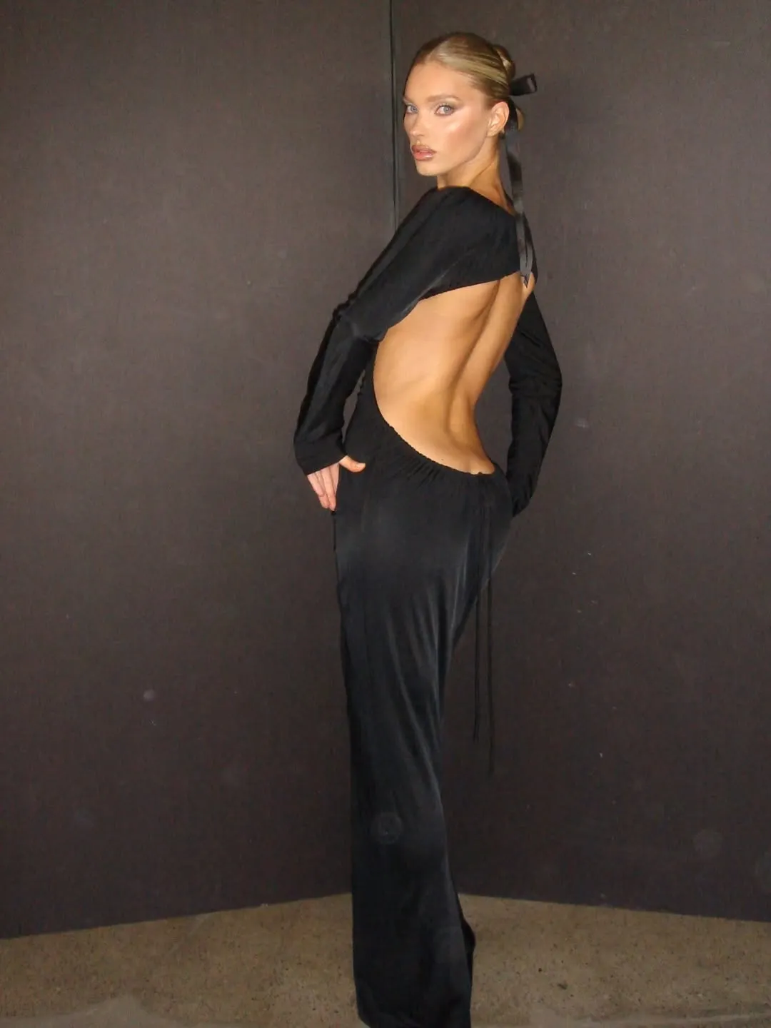 Bodysuit hở lưng cho váy dạ hội