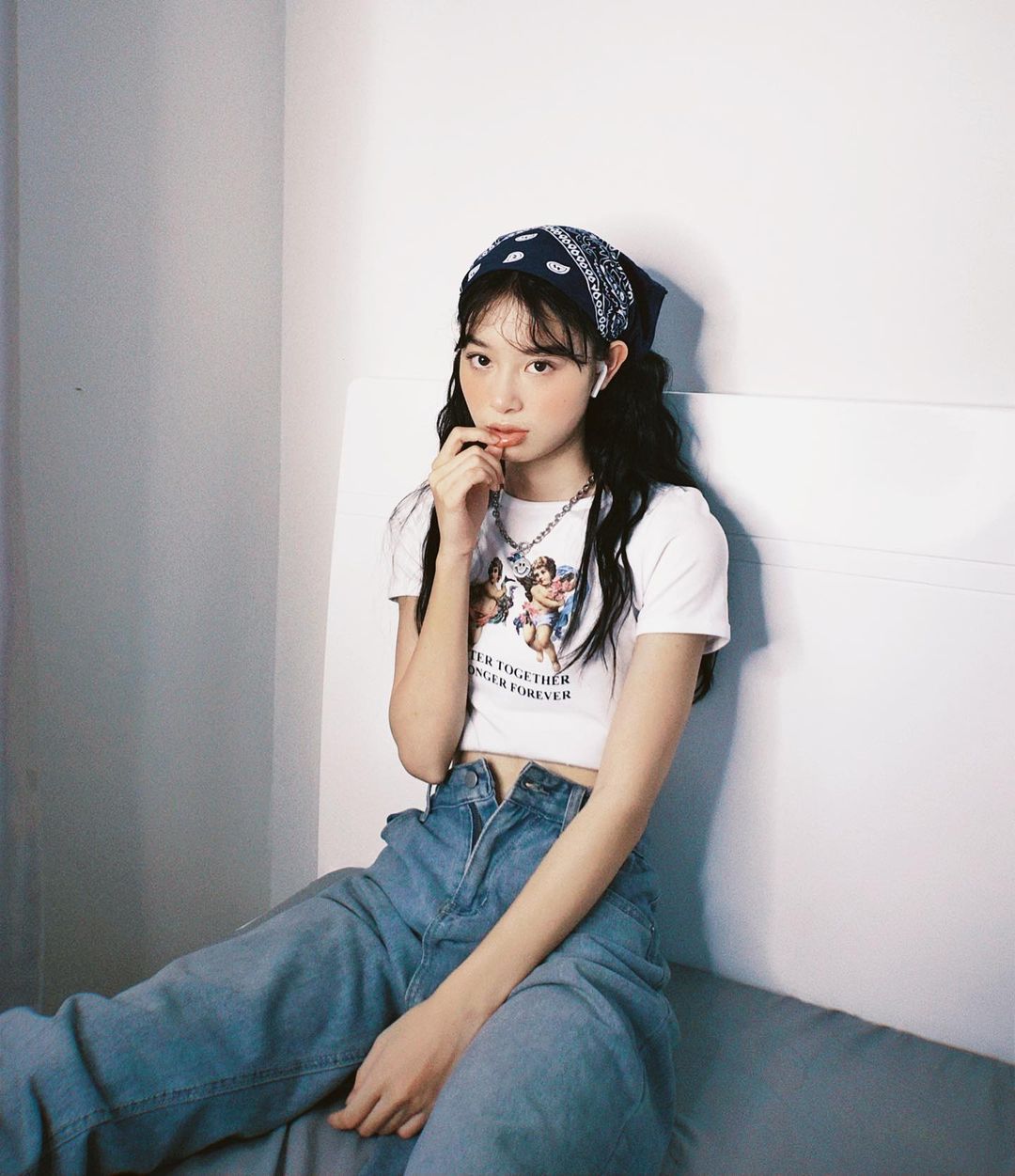Cặp bài trùng áo croptop và quần cạp trễ