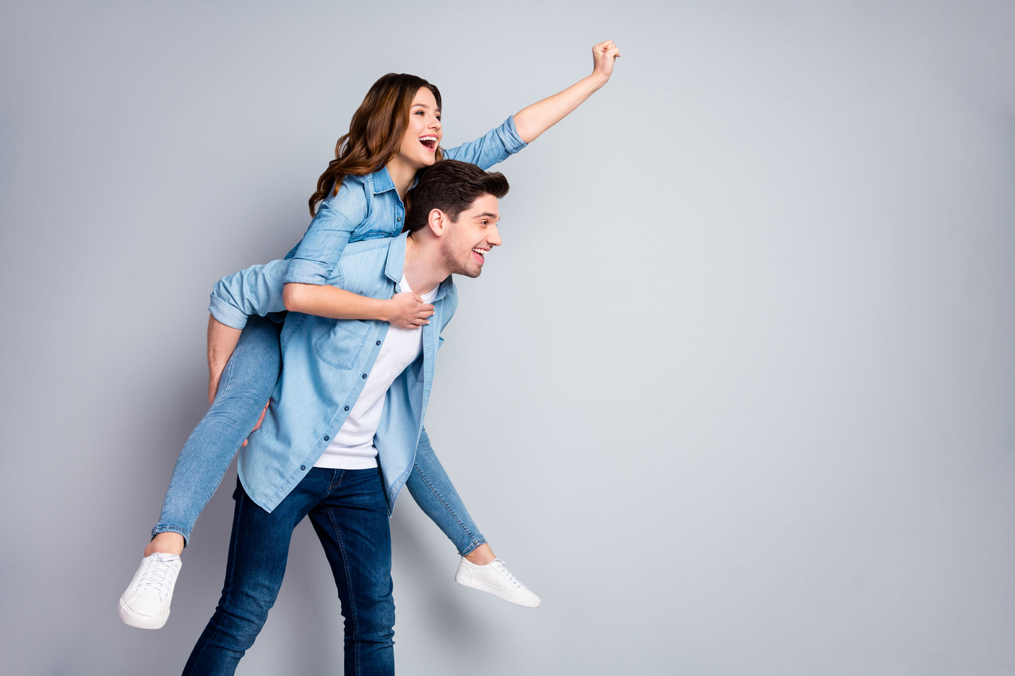 Phối đồ ton sur ton cho đôi bạn thân khác giới