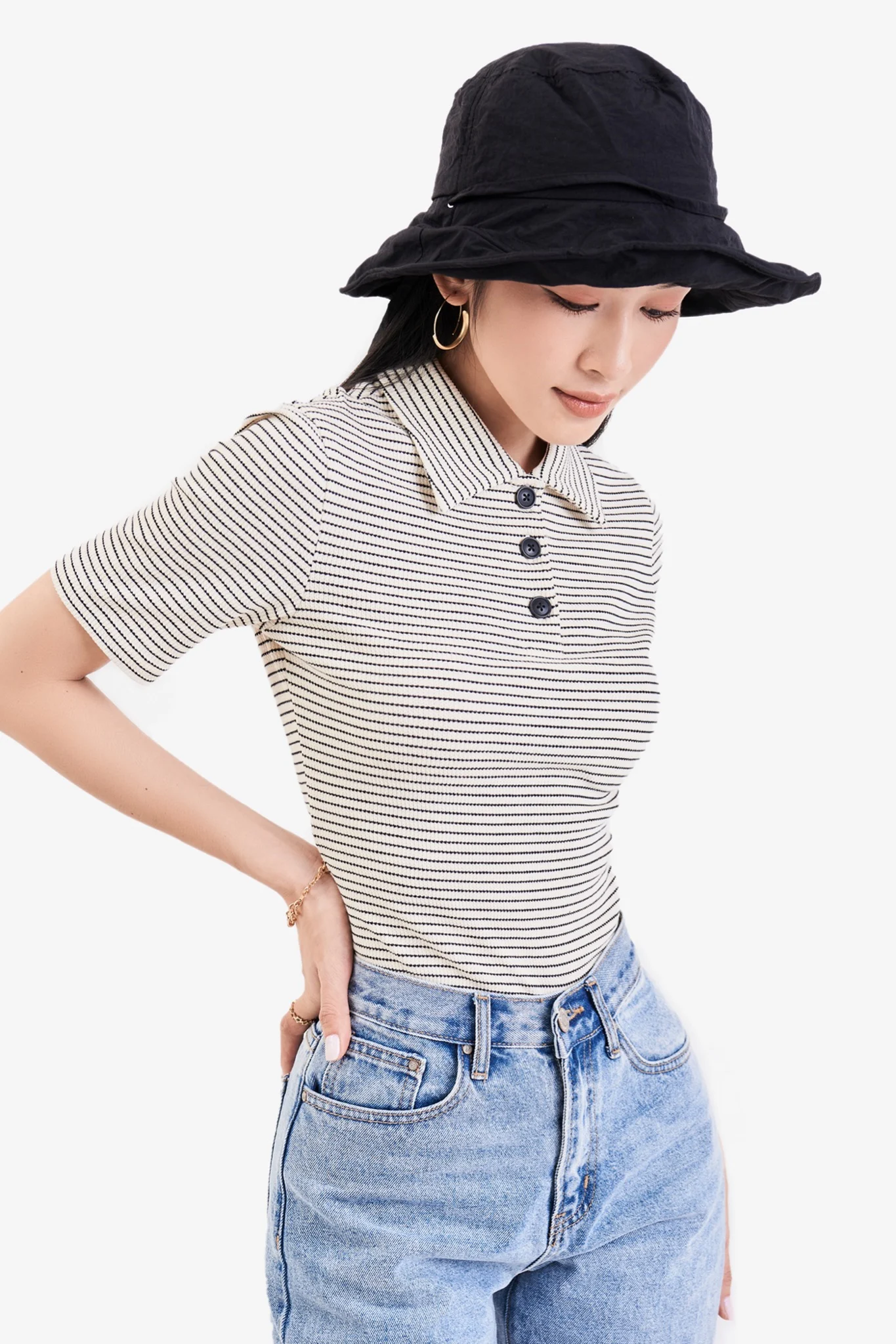 Áo thun polo phom rộng mang lại vẻ ngoài chỉn chu