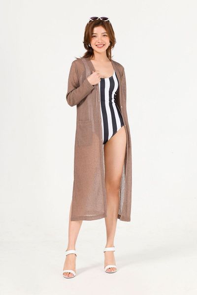 Áo cardigan dáng dài tạo trục thẳng đứng thanh thoát