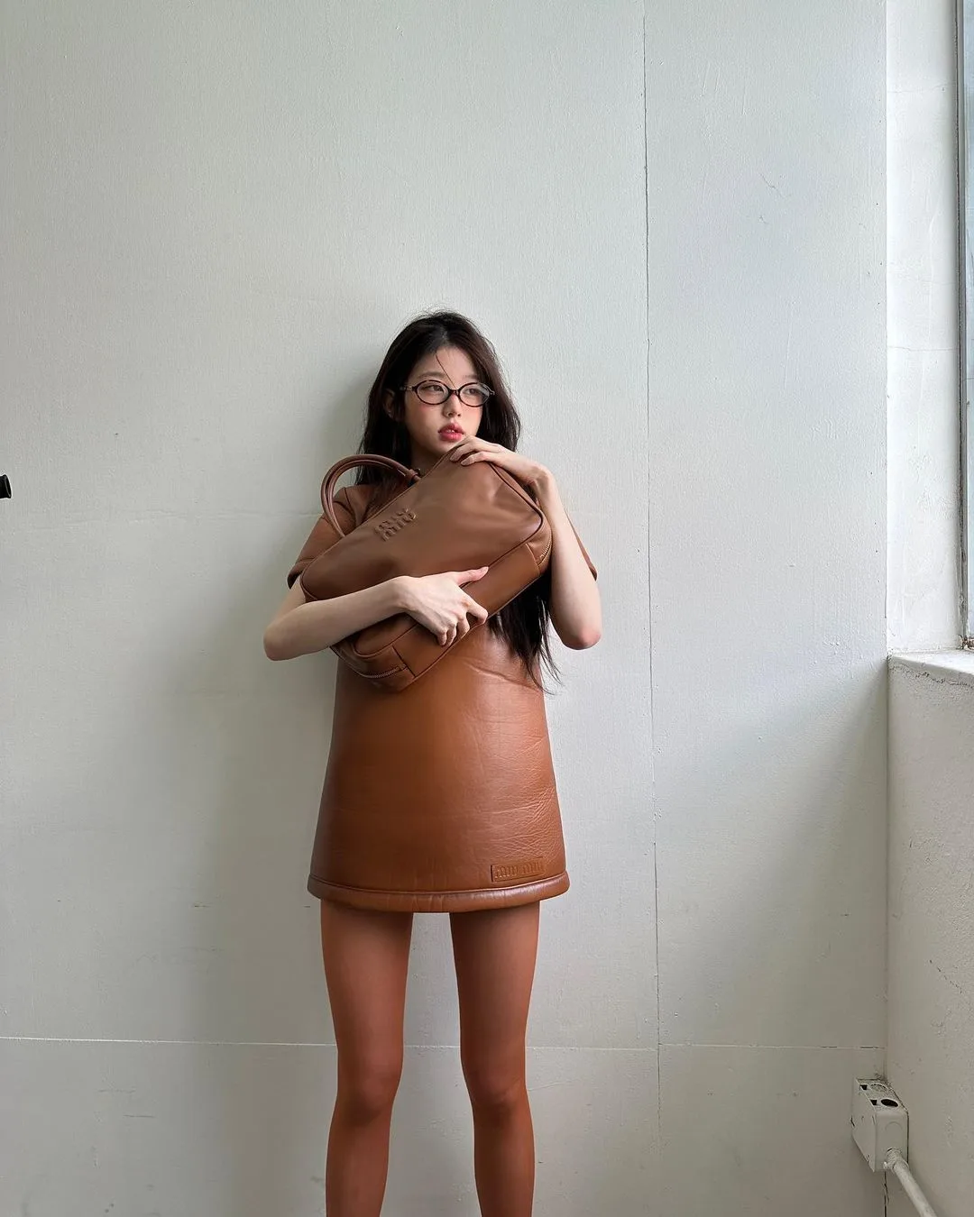 Màu trung tính và pastel lạnh giúp preppy giữ được độ thanh sạch, hợp tinh thần Miu Miu girl