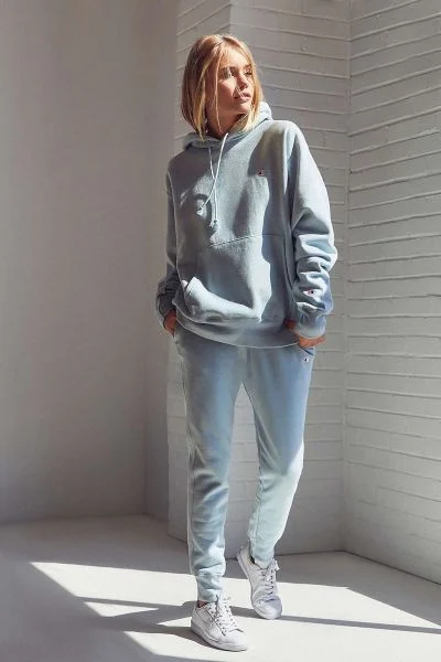 Hệ thống giữ ấm khép kín khi phối jogger với áo hoodie
