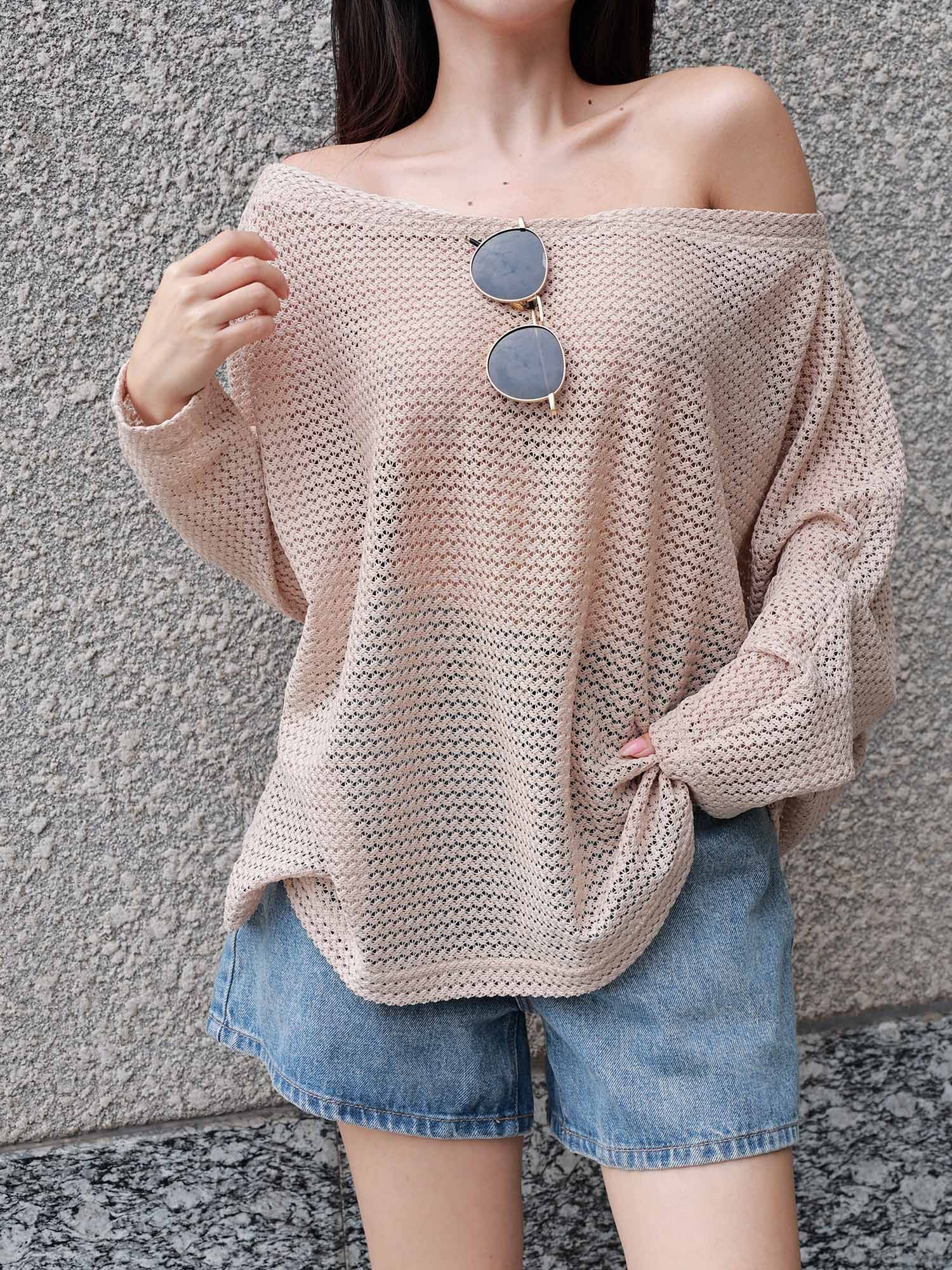 Áo lưới oversize cổ thuyền phối kiểu trung tính, phù hợp nhiều dáng người
