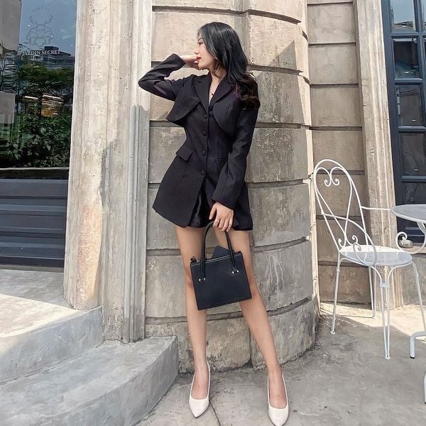 Đầm tuxedo quyền lực và quyến rũ