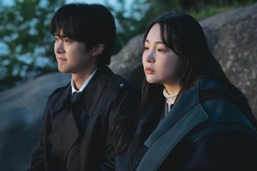Áo màu trung tính Kim Min-ha trong Way Back Love