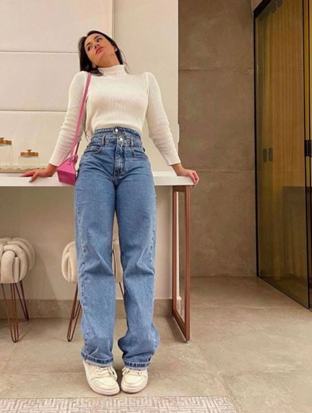 Quần ống rộng denim tôn sự năng động, hợp với phong cách đời thường