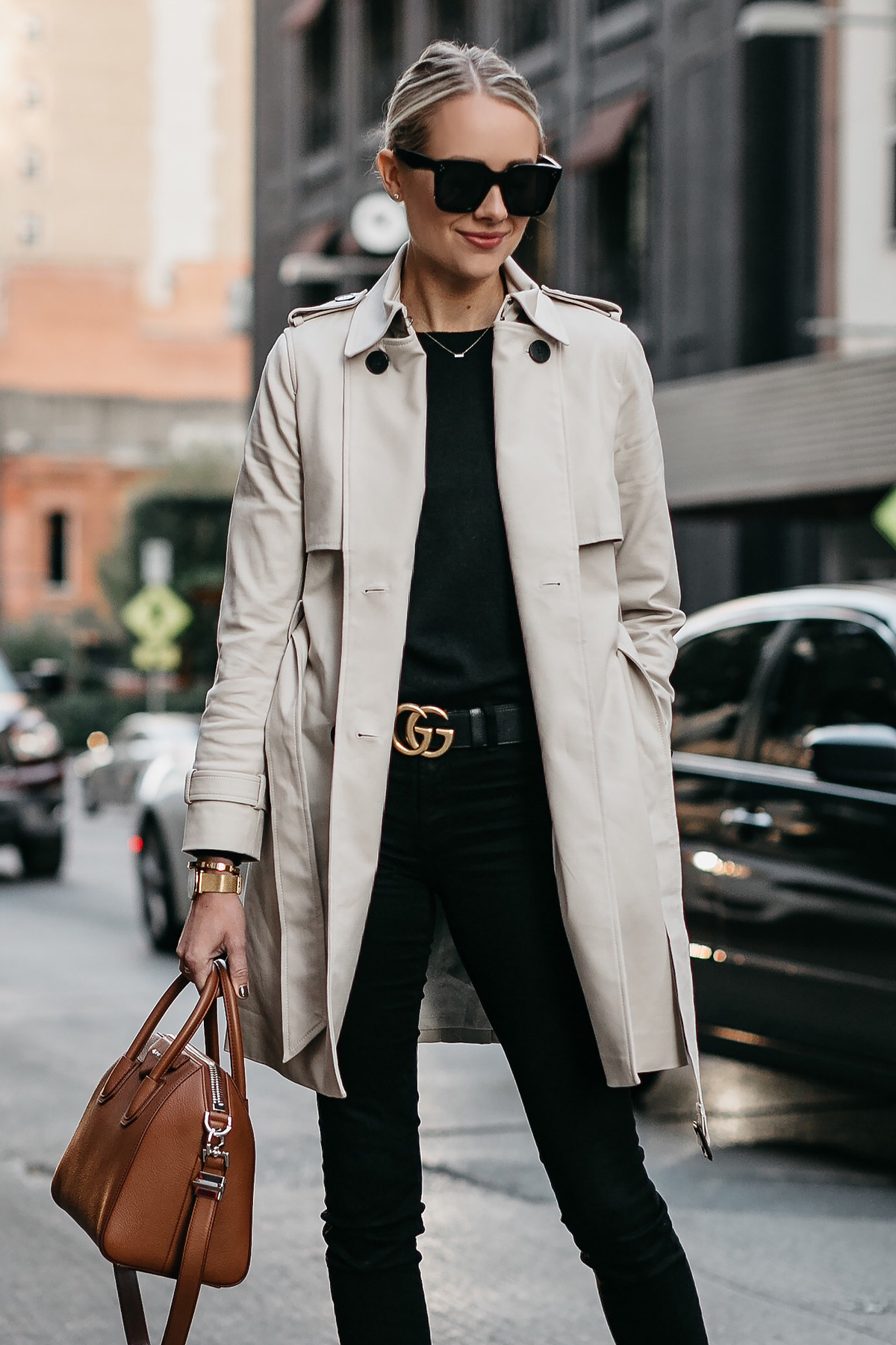 Set áo trench coat với jeans thời trang