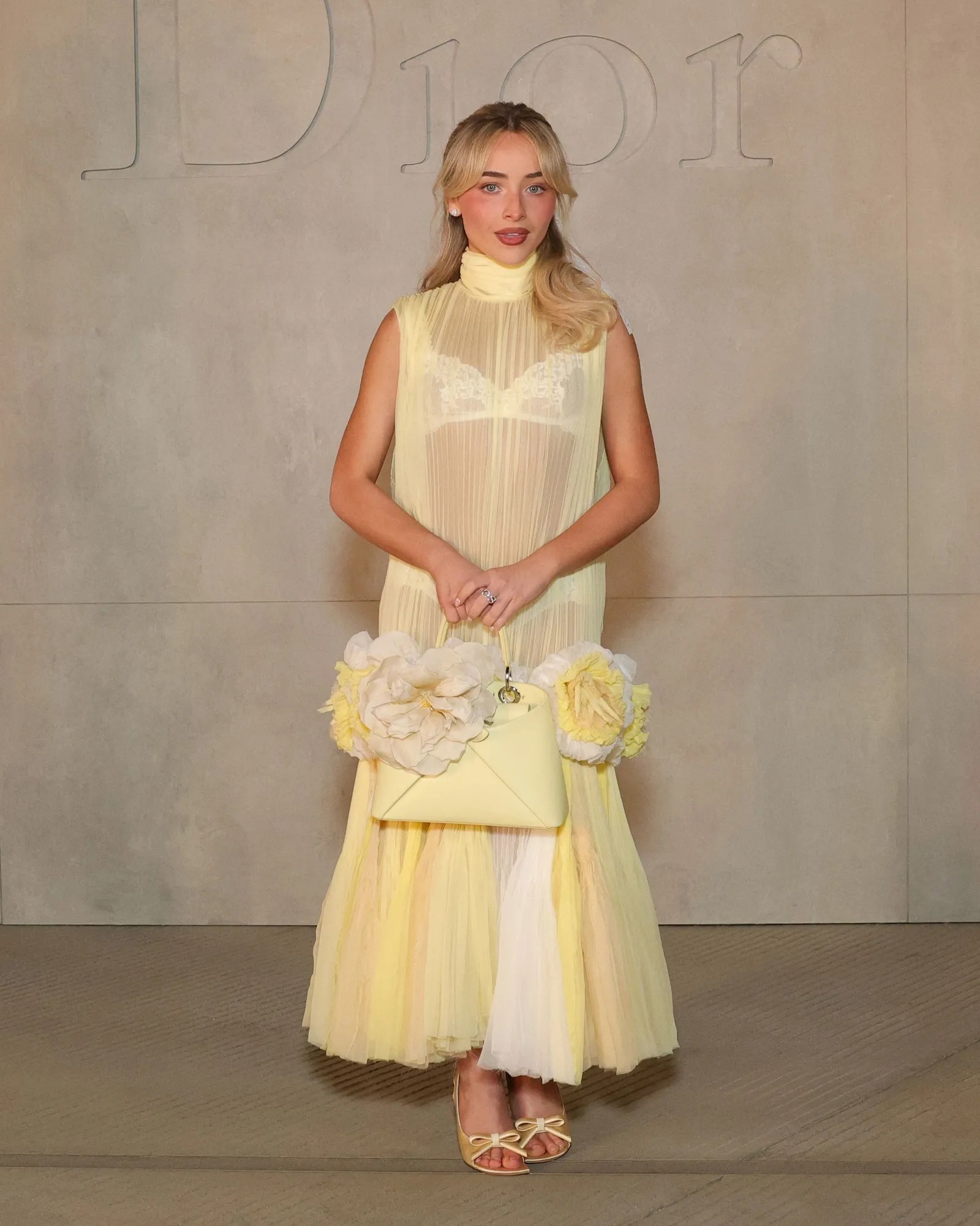 Sabrina Carpenter tại buổi trình diễn Dior Cruise 2027