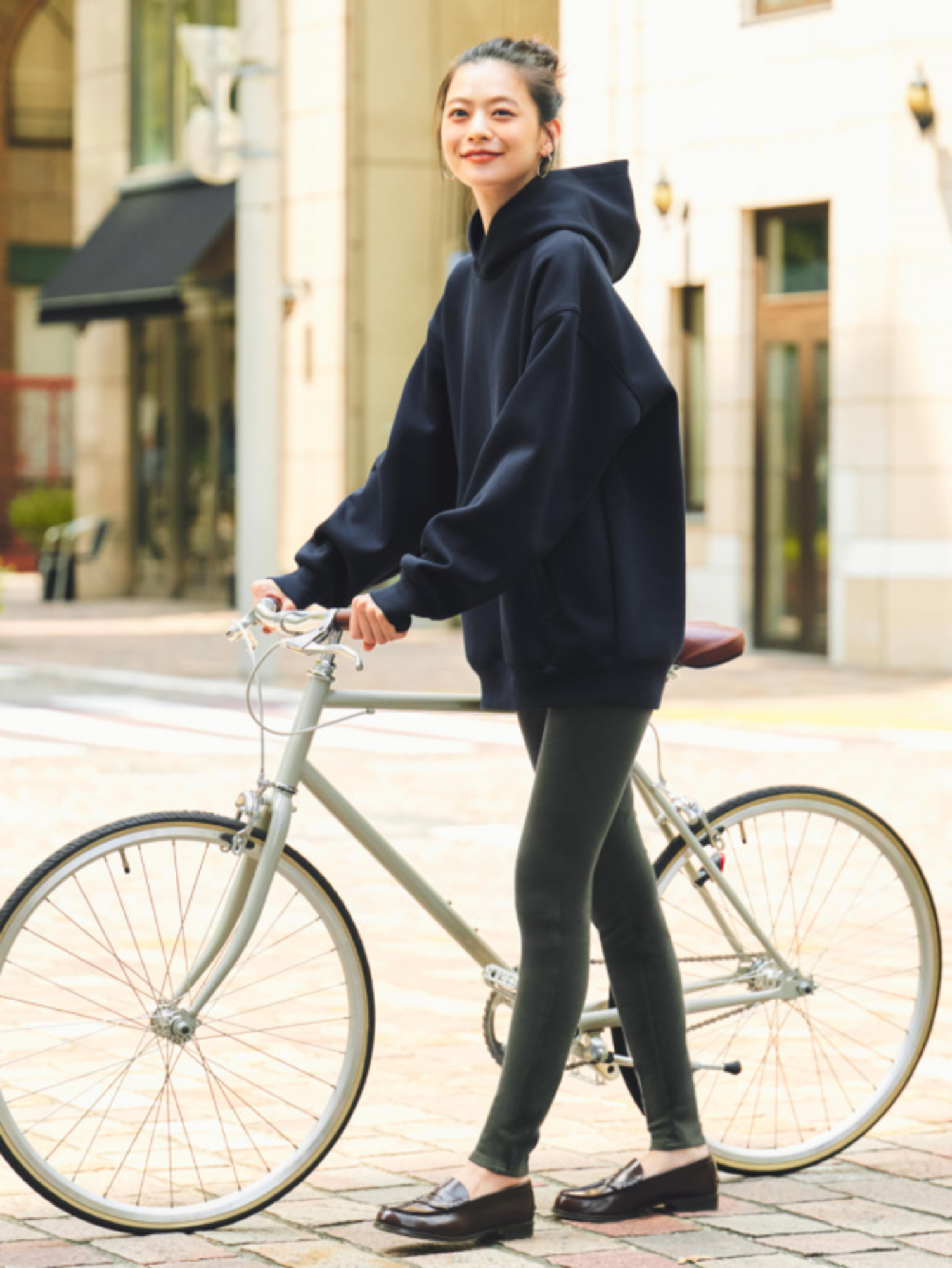 Phong cách Sport Casual mang đến hình ảnh trẻ trung, năng động và tràn đầy năng lượng