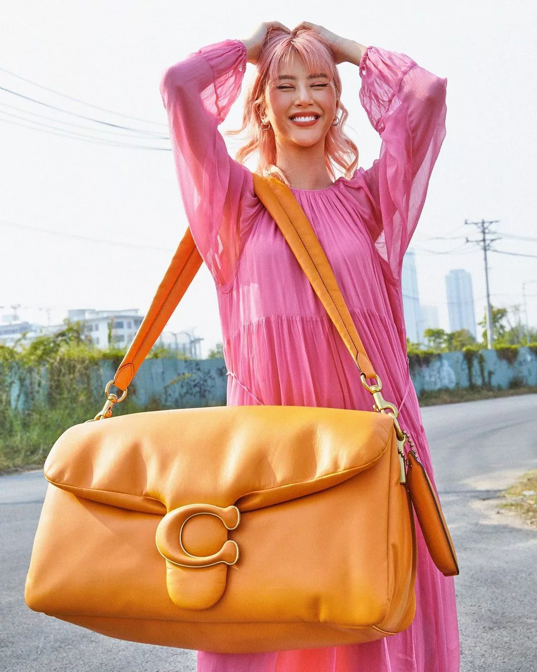 Thiết kế túi và áo khoác có cấu trúc phồng hiện đại