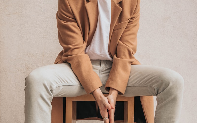 Outfit all black streetwear với phong cách tối giản, ấn tượng