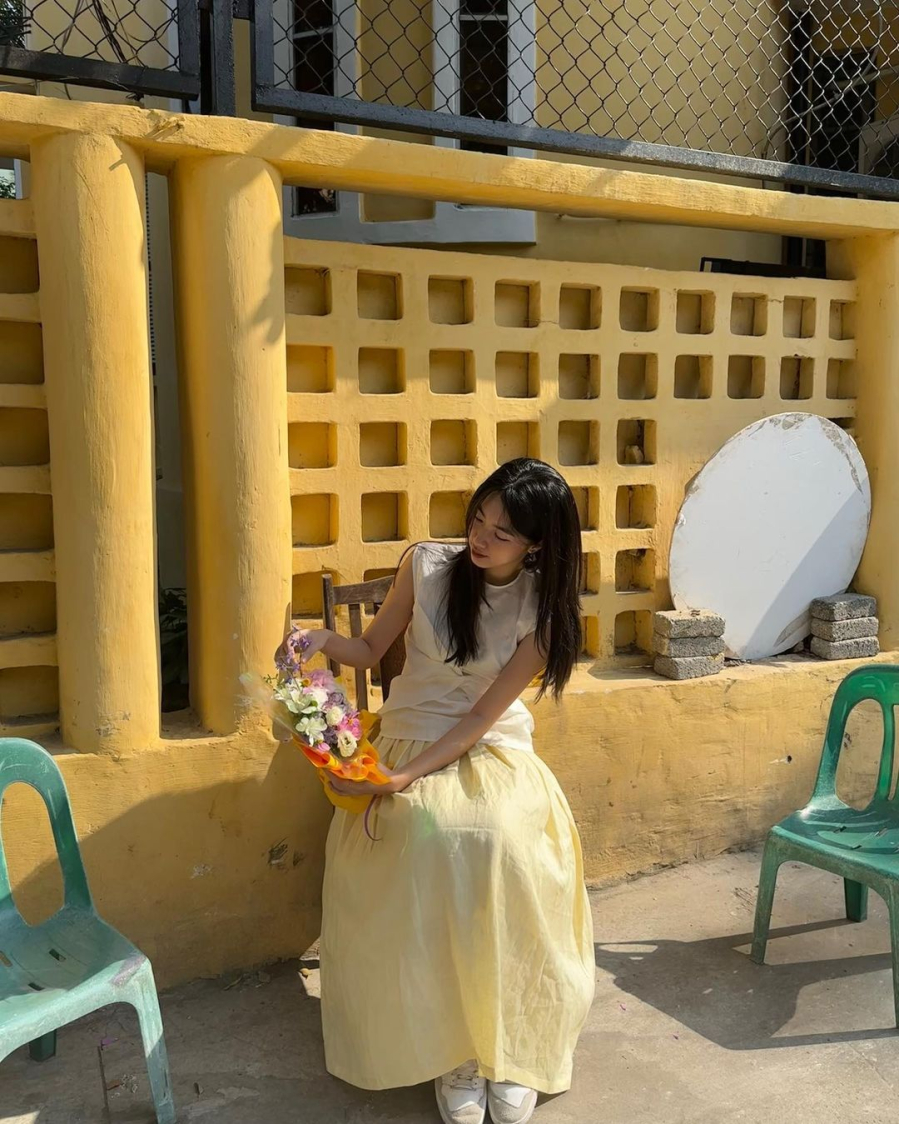 Trang phục vàng bơ nhẹ