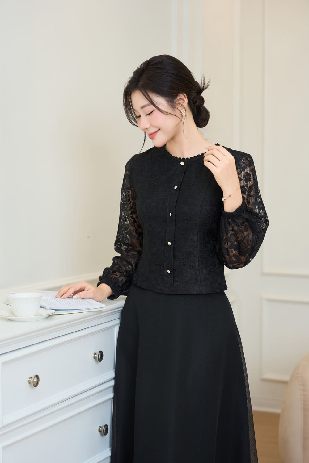 Phong cách lãng mạn với váy hoa và cardigan mềm mại