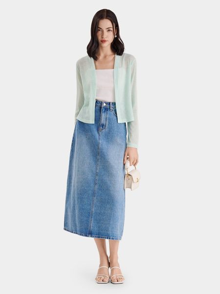 Phối cardigan cùng chân váy midi cho tóc ngắn