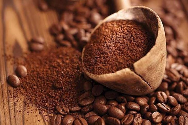 Dùng cà phê hoặc trà để tăng độ đậm cho quần áo màu