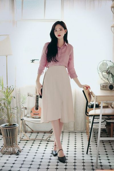 Phối chân váy chữ A dáng dài với áo sơ mi