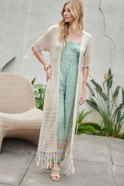 Áo cardigan dáng dài che đi hông và đùi cho dáng quả lê