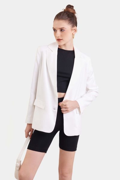 Blazer phối cùng croptop và quần biker