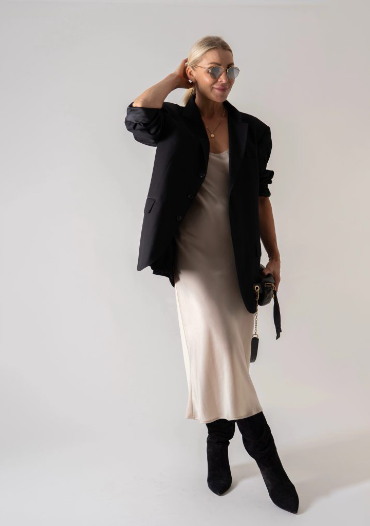 Blazer kết hợp slip dress phong cách công sở