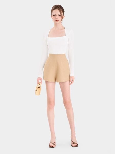 Quần short linen kết hợp áo thun tạo outfit summer
