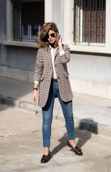 Công thức sơ mi, blazer và quần jean năng động