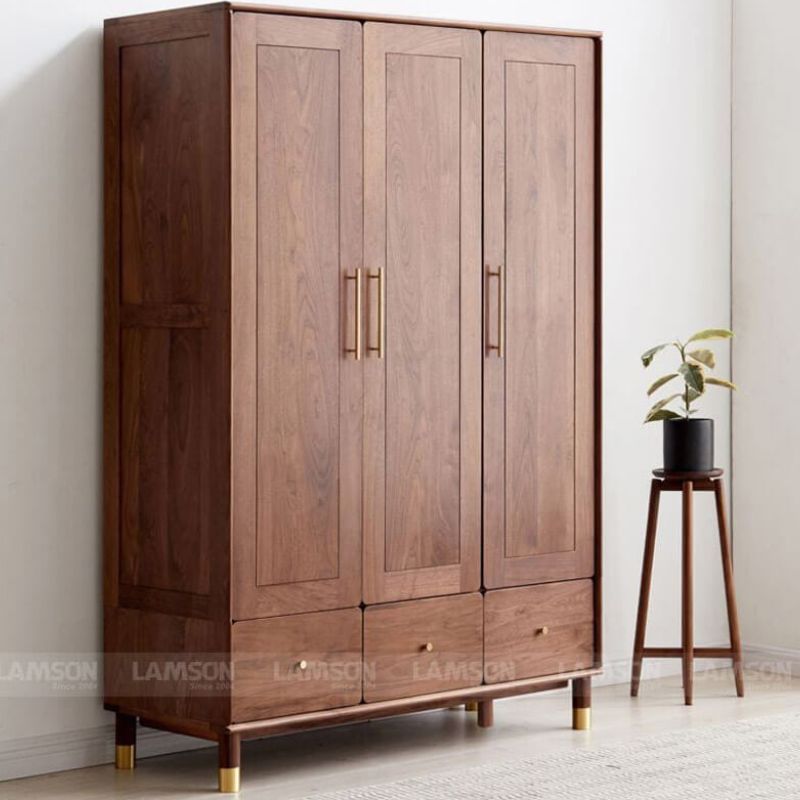 Mẫu tủ quần áo này được làm từ gỗ tự nhiên ASH