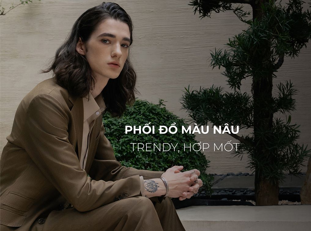 Người mặc đồ màu nổi trên phố