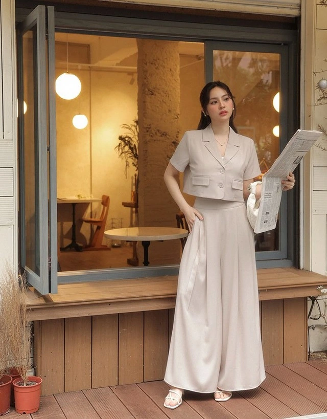 Áo blazer lịch lãm phối cùng quần culottes hiện đại