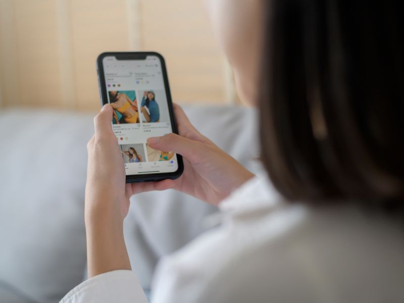 Người đo cỡ quần áo tại nhà