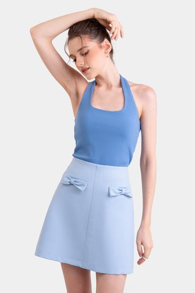 Áo hở lưng phối cùng chân váy