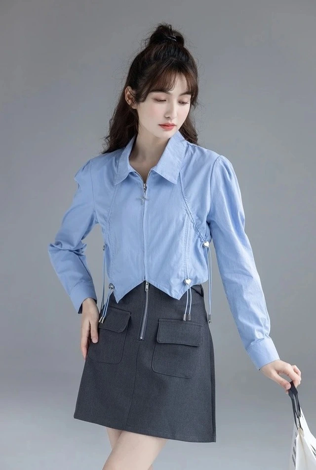 Áo blouse mềm mại kết hợp chân váy chữ A thanh lịch