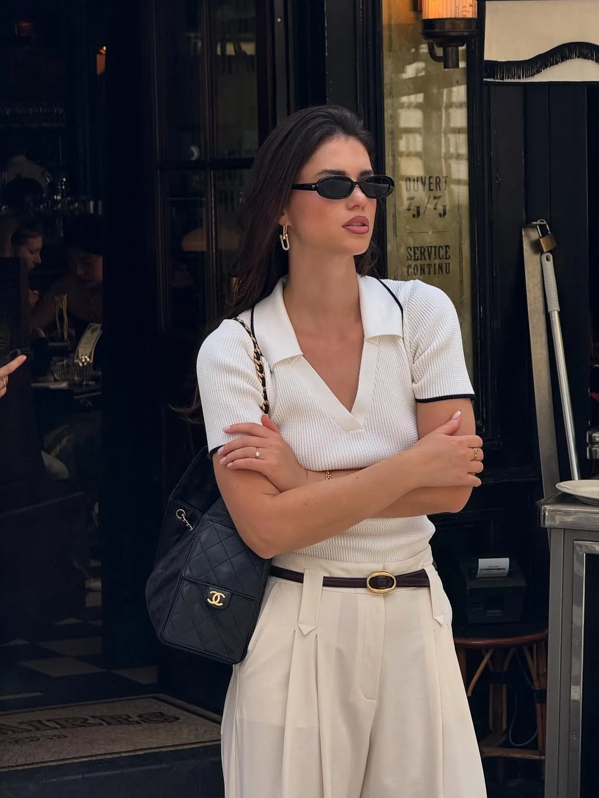 Áo polo chất liệu dệt kim thể hiện rõ nét phong cách Quiet Luxury