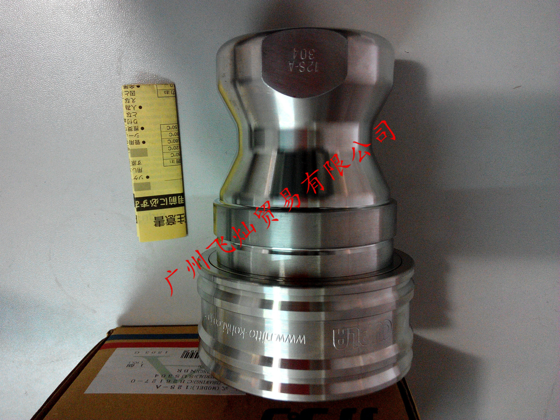 Trang phục nữ trẻ trung sang trọng