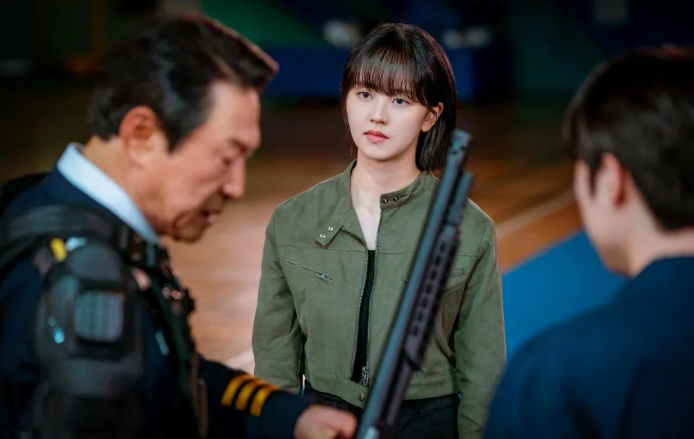 Thời trang phim Good Boy Kim So Hyun với tông màu trầm