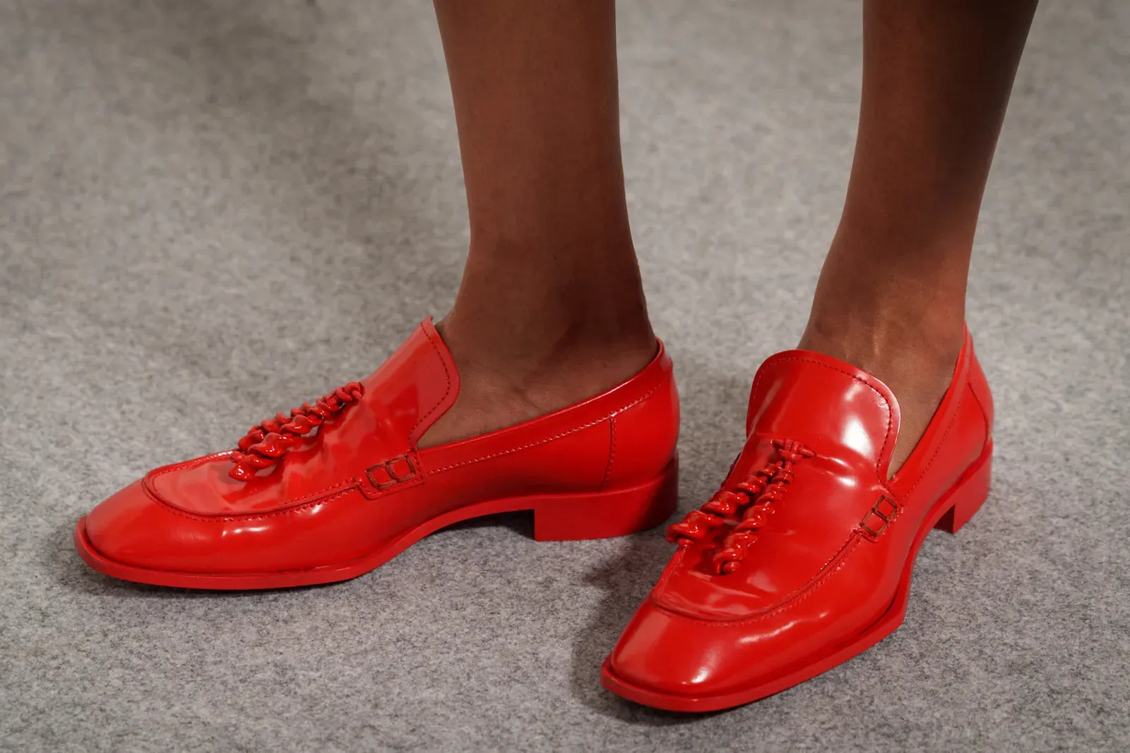 BST Xuân-Hè 2026 của Loewe với loafers