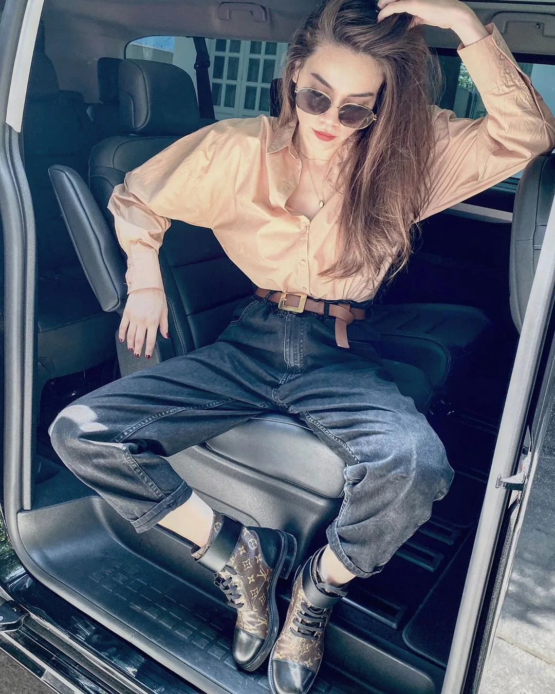 Cách phối đồ áo sơ mi quần jeans