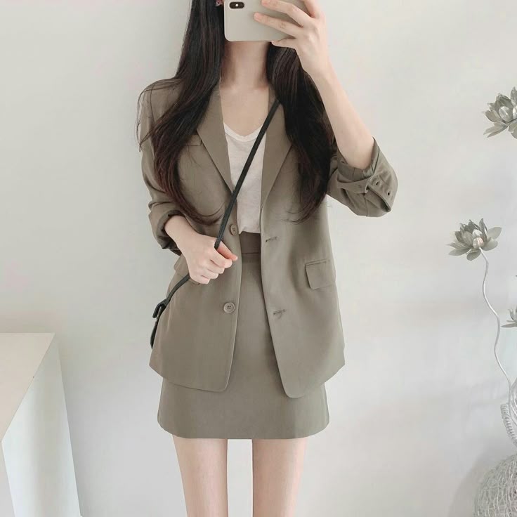Chân váy phối áo thanh lịch