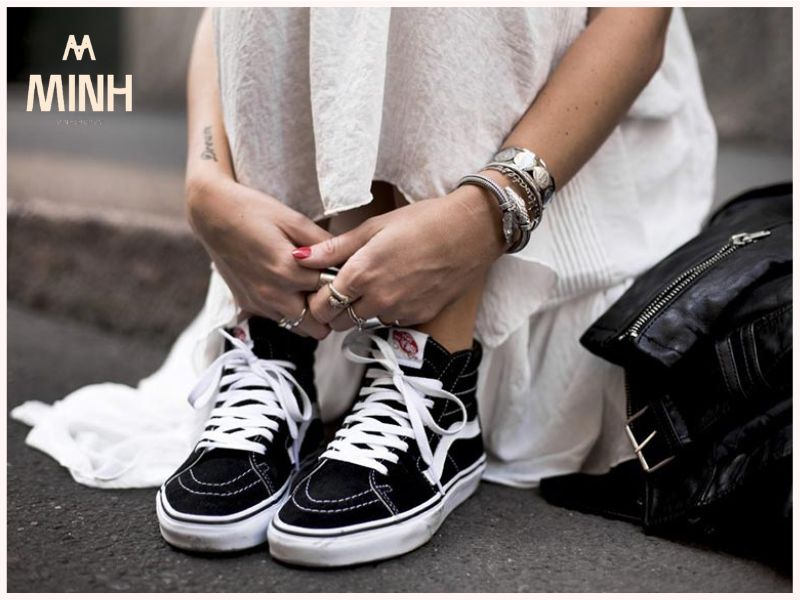 Giày sneaker thể thao và dạo phố