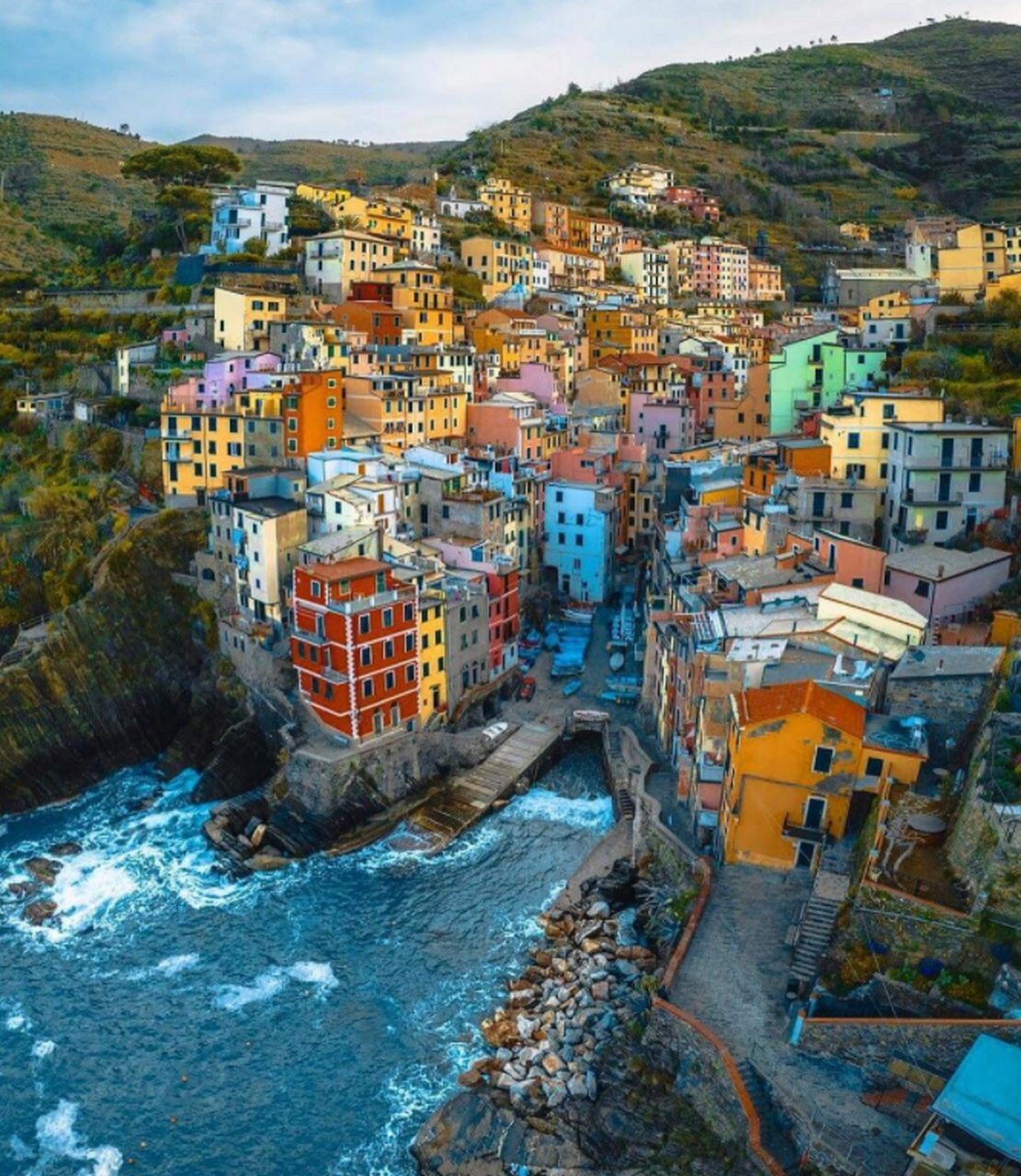 Làng Manarola rực rỡ sắc màu ở Cinque Terre, Ý