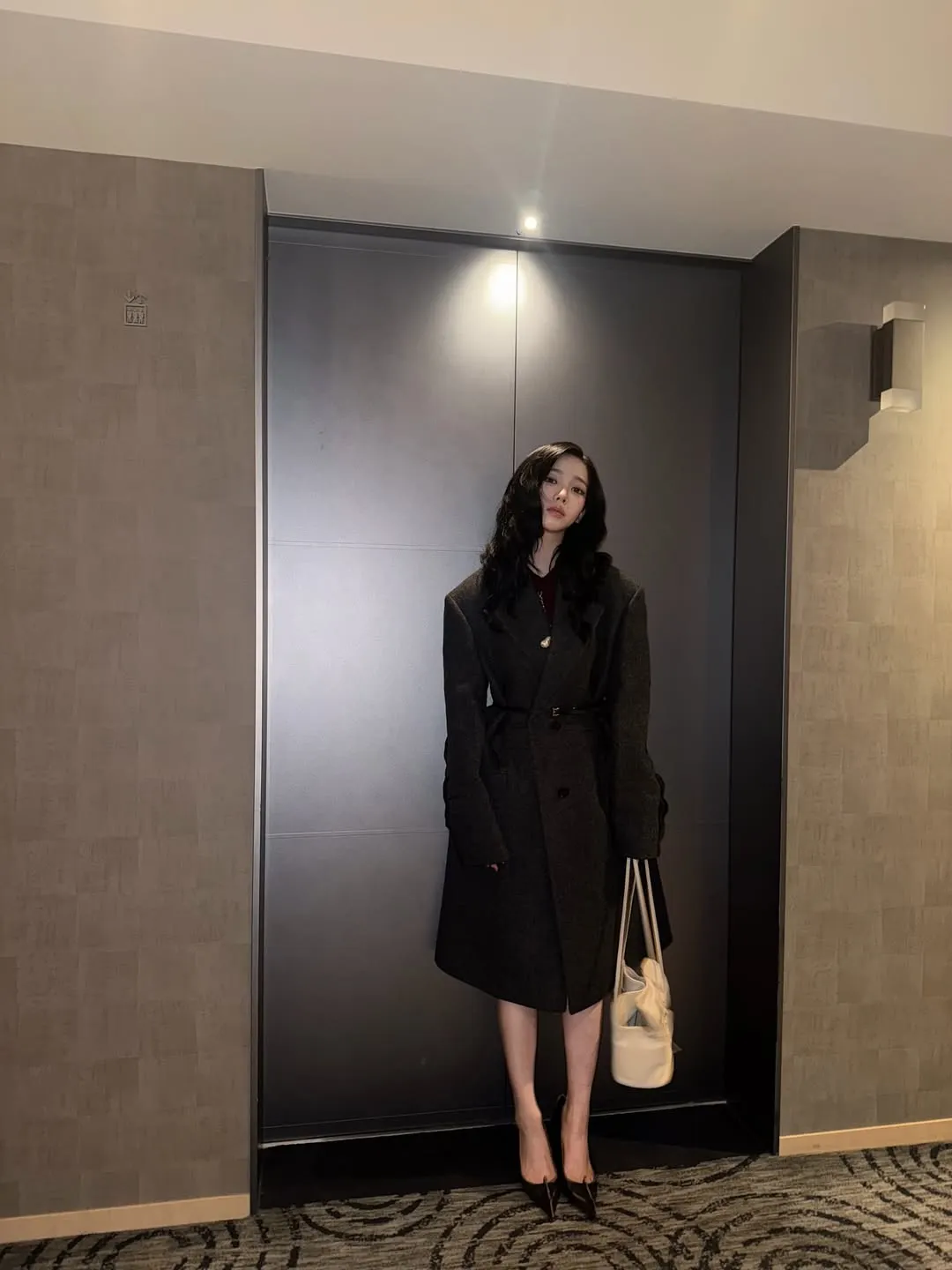 Túi màu be Prada phong cách thương hiệu cao cấp