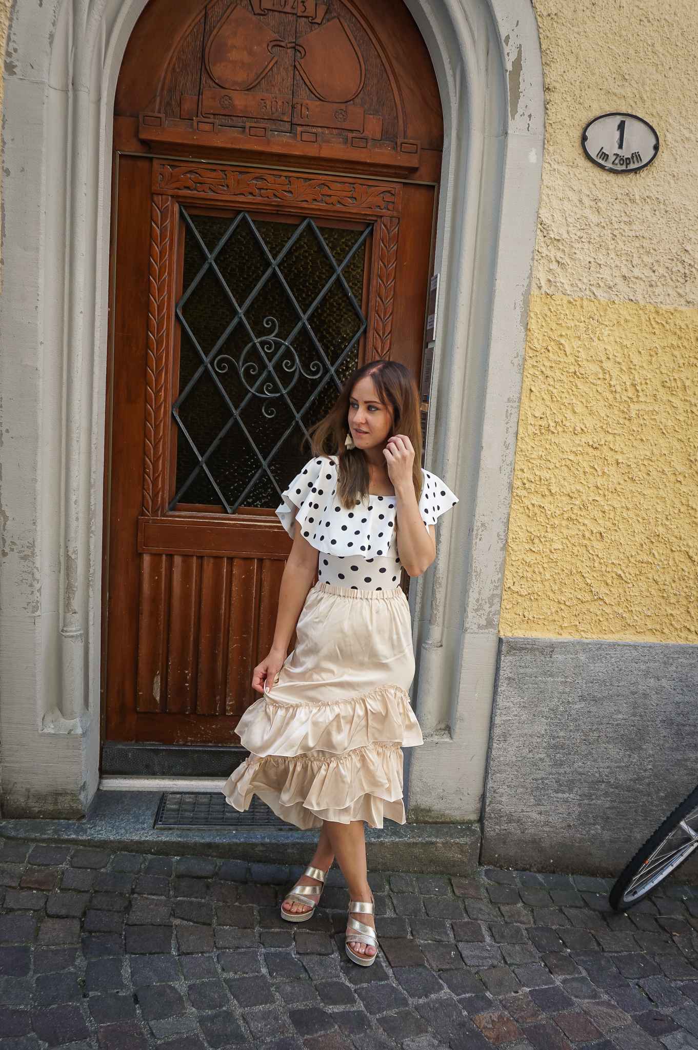 Vì sao outfit công sở cần thanh lịch nhưng không cứng