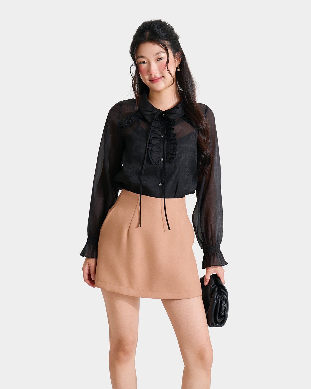 Áo sơ mi sheer tay dài phối bèo màu đen