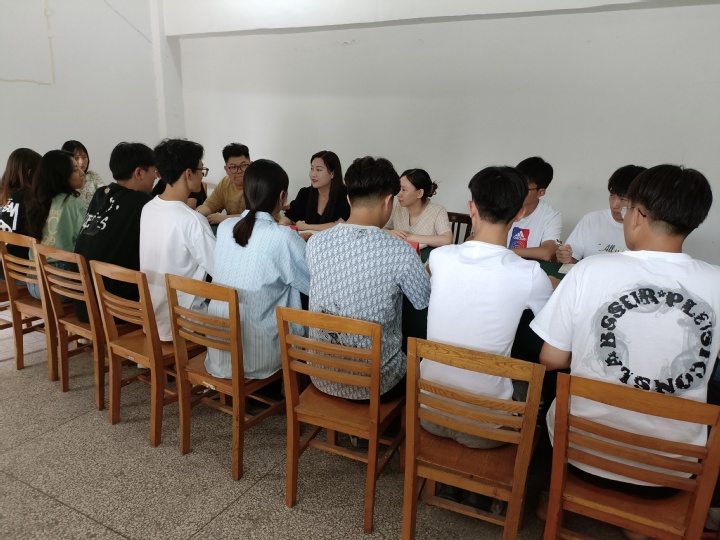 Nguyên tắc phối đồ công sở hài hòa màu sắc