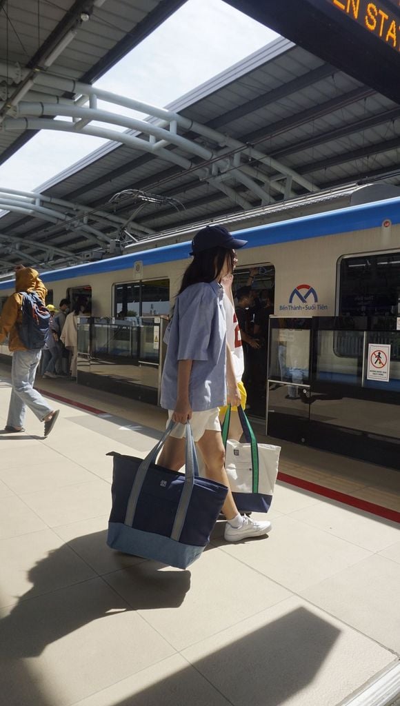 Thời trang mùa hè năng động cho nam và nữ