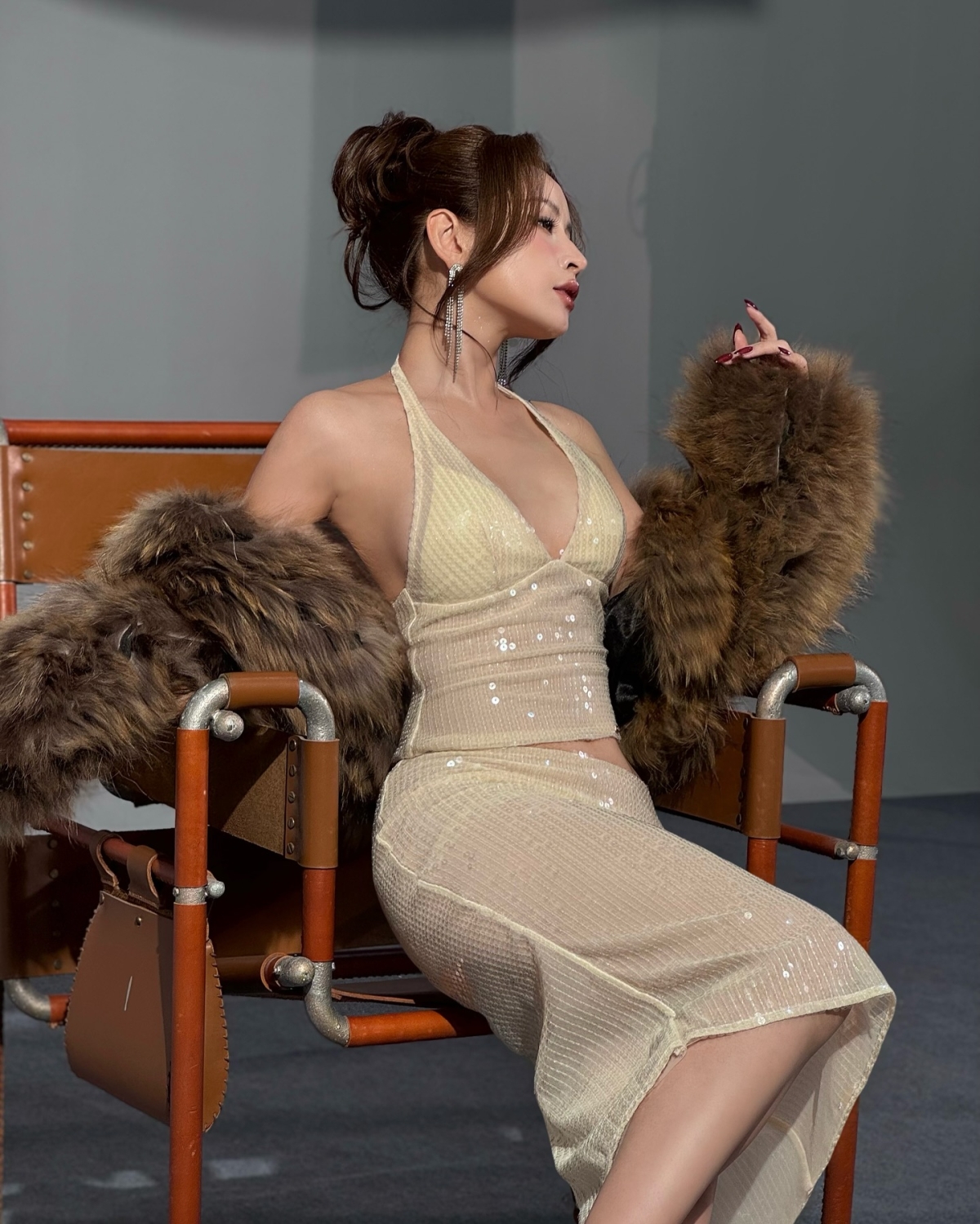 Chi tiết nơ buộc cổ