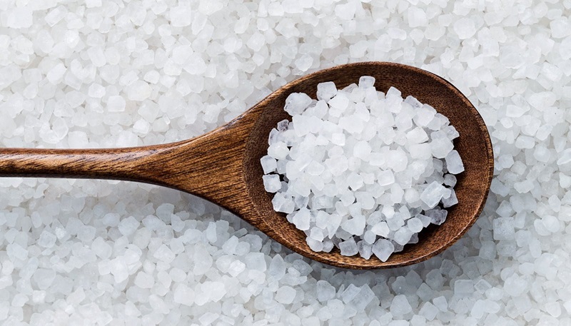 Hạn chế xù lông quần áo mới với nước muối