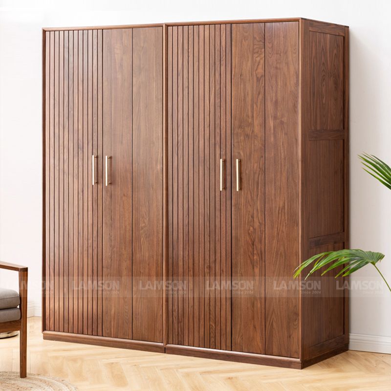 Mẫu tủ quần áo này được làm từ gỗ tự nhiên