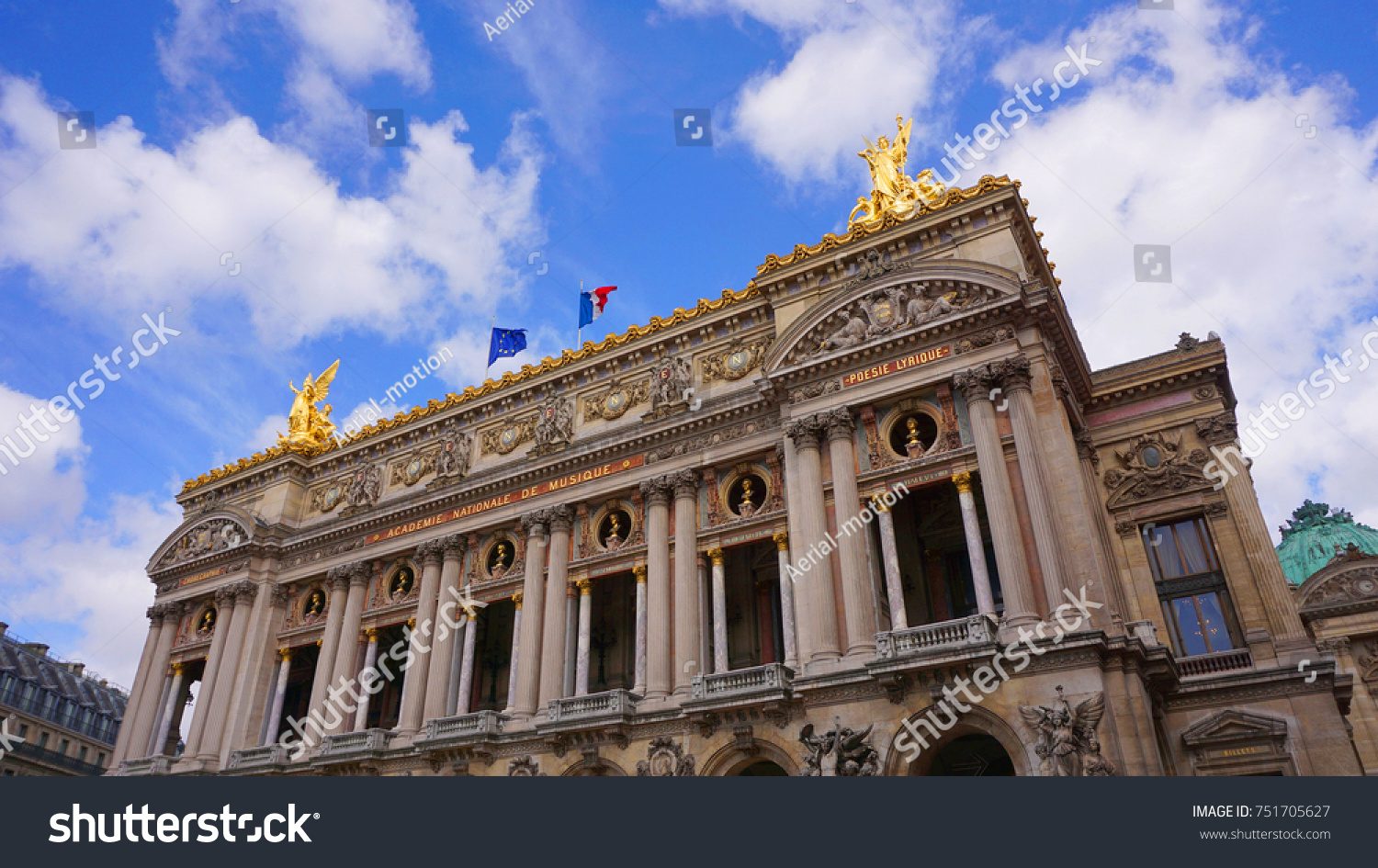 Mặt tiền Palais Garnier lộng lẫy