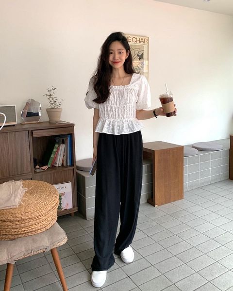 Áo blouse phối cùng quần ống rộng